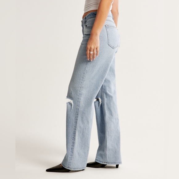 Abercrombie Curve Love Low Rise Baggy Jean - Picture 4 of 11